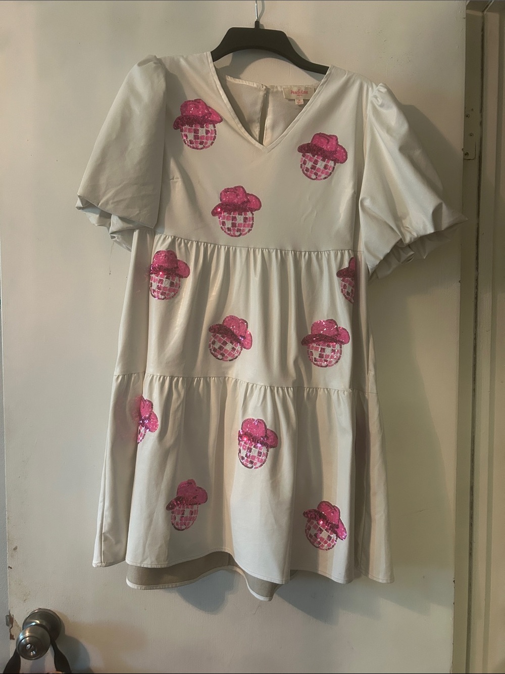 Peach Love California White Tiered Dress with Pink Sequin Patch Motifs - Picture 1 of 2